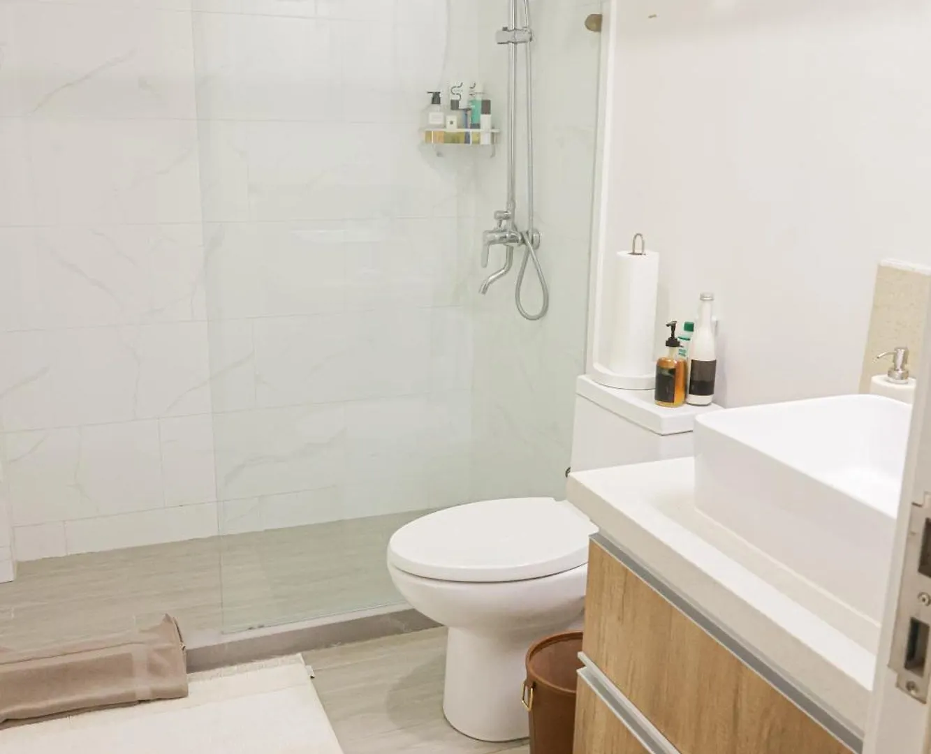 Bella Studio Apartments - Lux Loft Kingston