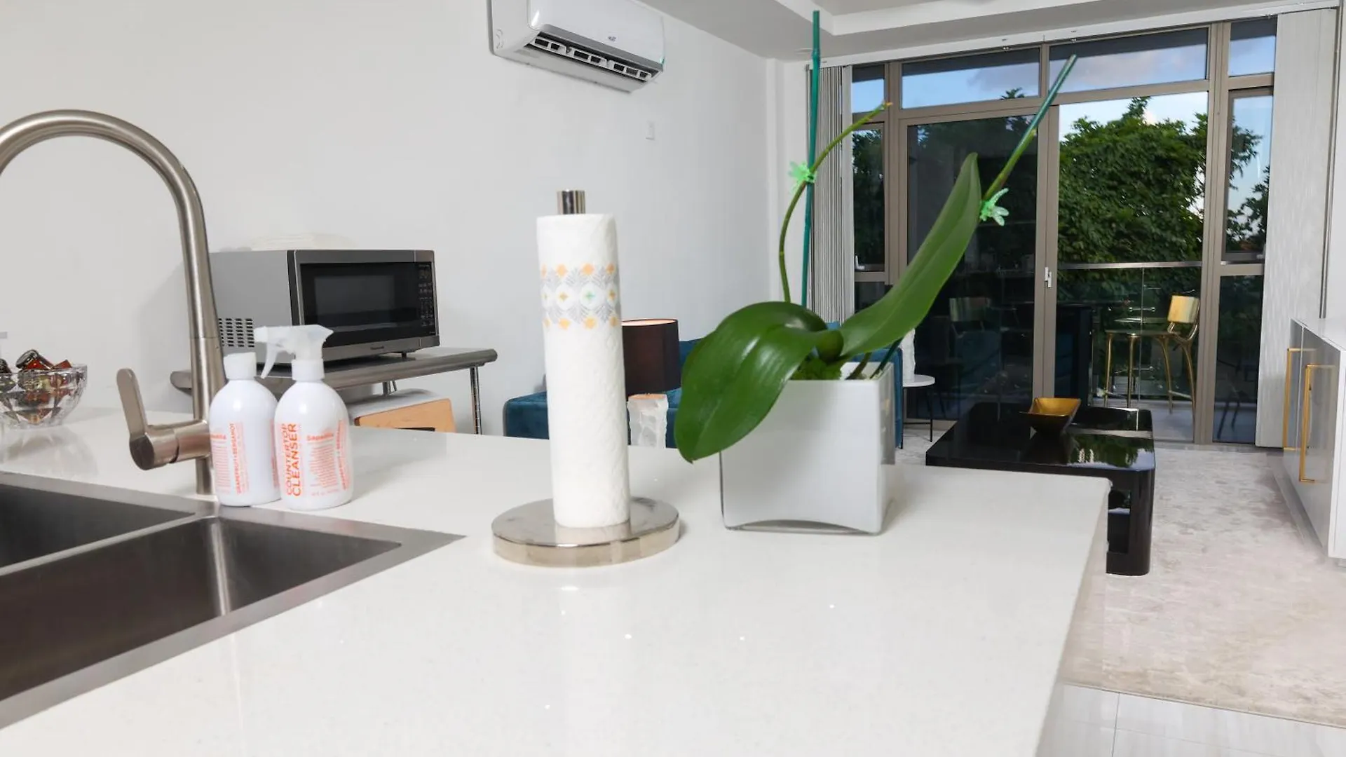 Bella Studio Apartments - Lux Loft Kingston