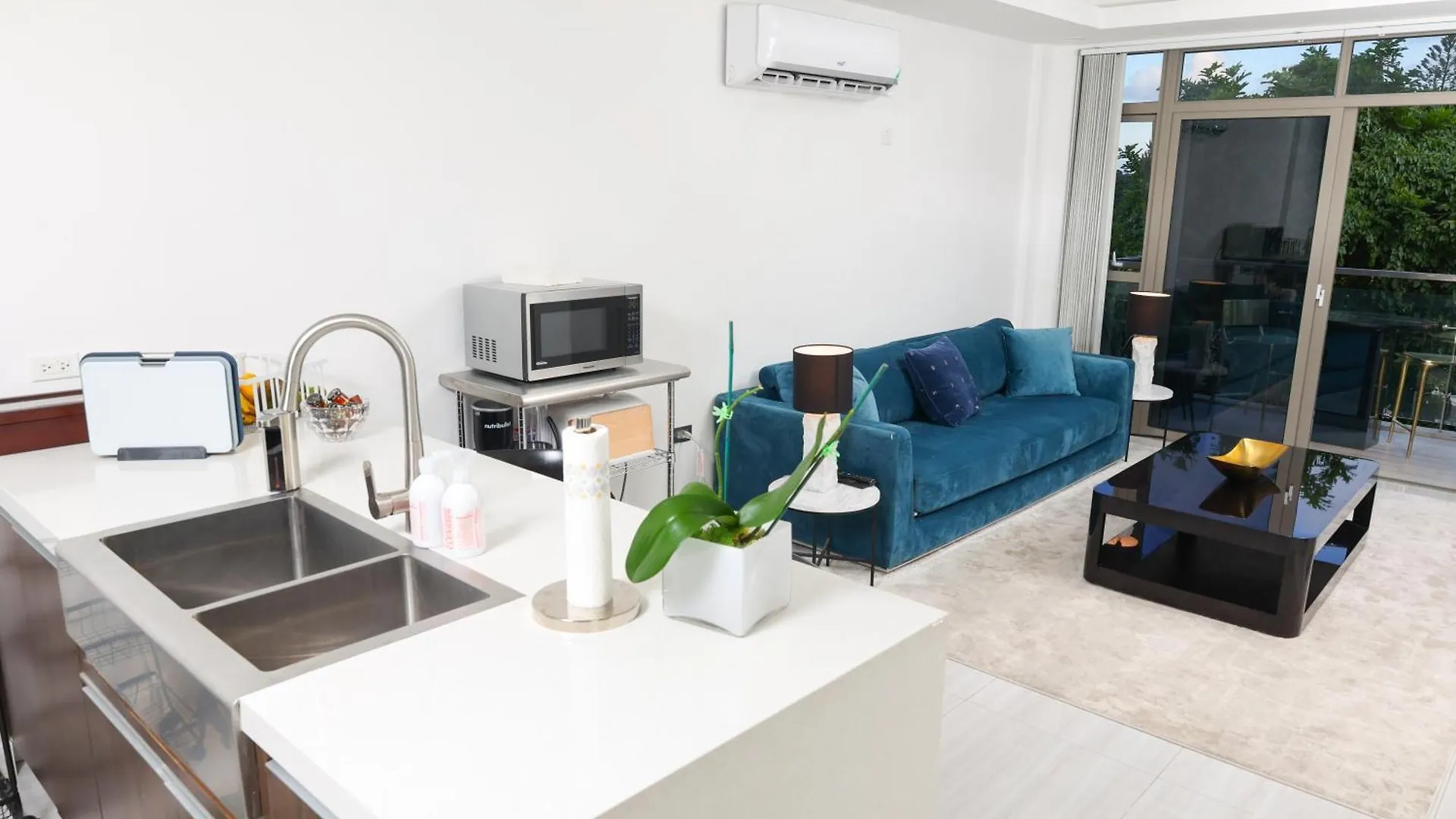 Bella Studio Apartments - Lux Loft Kingston